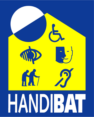 Handibat : Label Accessibilité du Bâtiment et Handicap Logo Handibat : icônes de handicap (moteur, visuel, auditif, mental, senior) dans une maison jaune sur fond bleu.