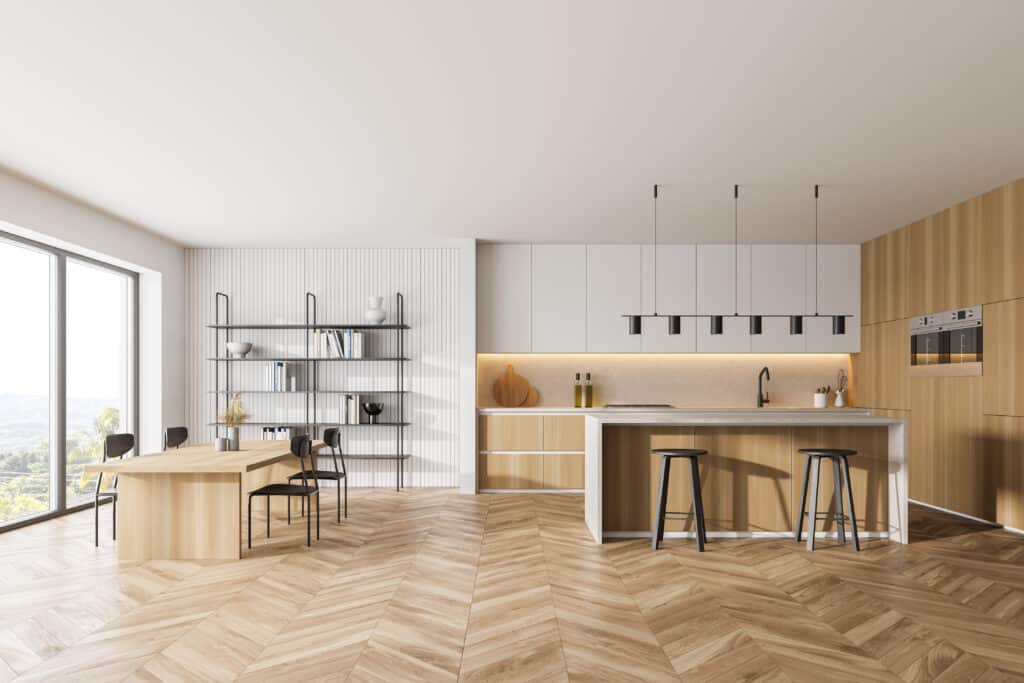 Cuisine Moderne avec Îlot Central et Parquet en Chevrons Cuisine moderne épurée avec îlot en bois, table à manger, parquet en chevrons et étagère minimaliste.